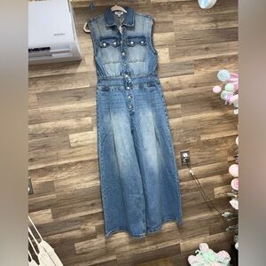eesome Sleeveless Denim Jumpsuit. Size M.